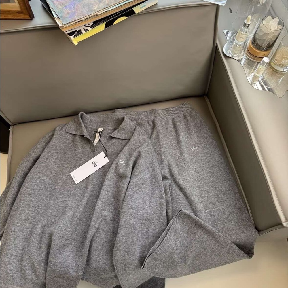 ALO Yoga Gray Track Pants & Joggers Set